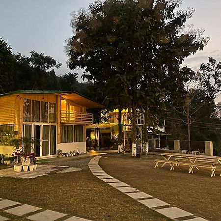 Saraiville- Luxury Riverside Cottages 德拉敦 外观 照片