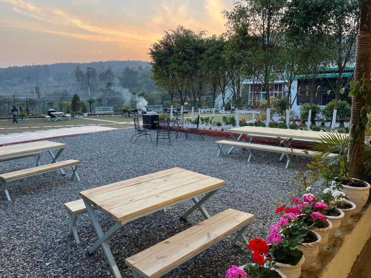 Saraiville- Luxury Riverside Cottages 德拉敦 外观 照片