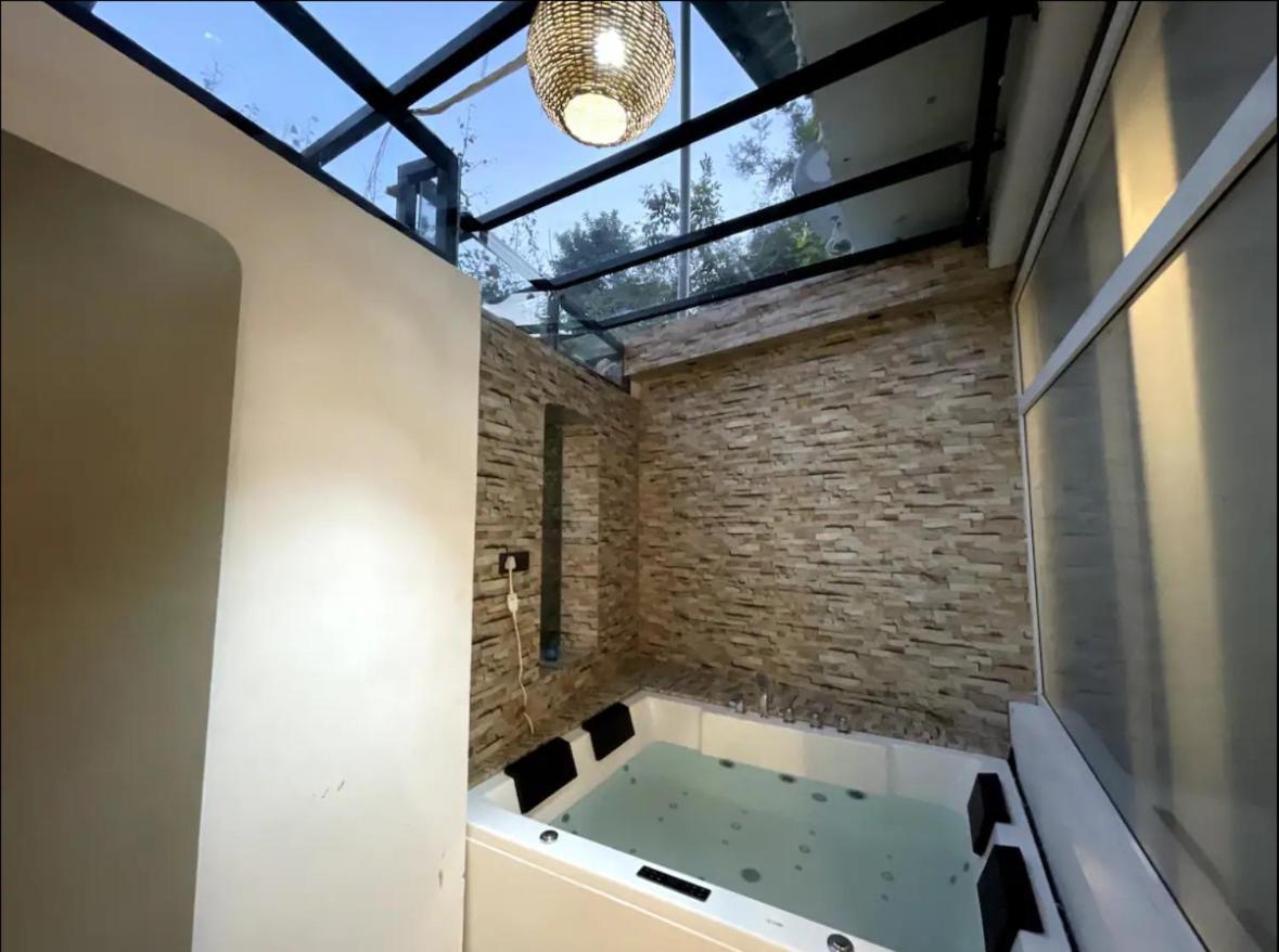 Saraiville- Luxury Riverside Cottages 德拉敦 外观 照片