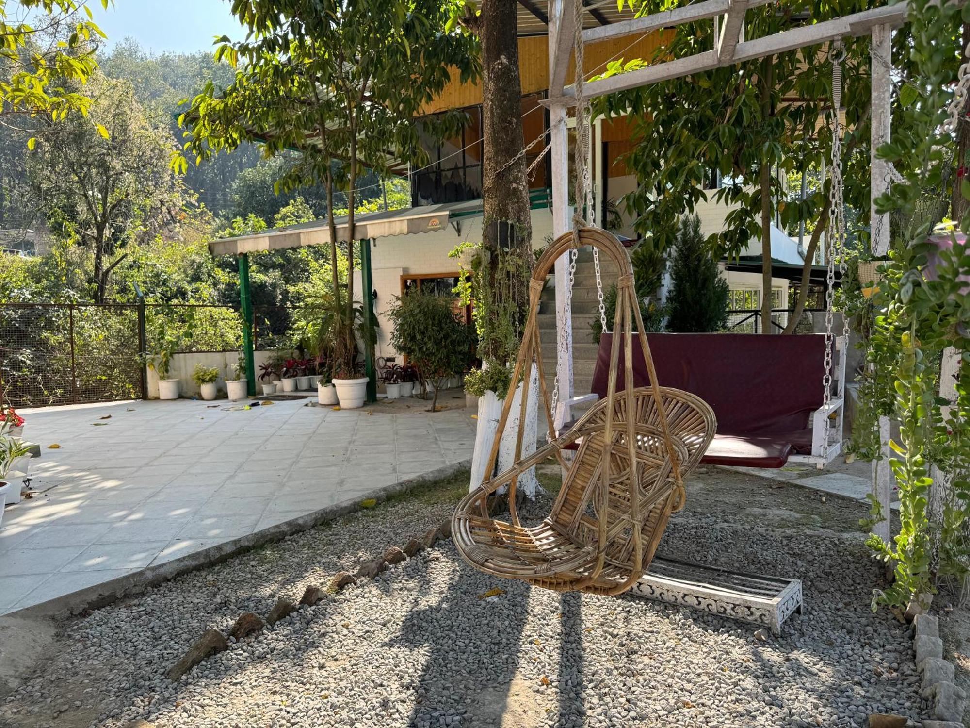 Saraiville- Luxury Riverside Cottages 德拉敦 外观 照片