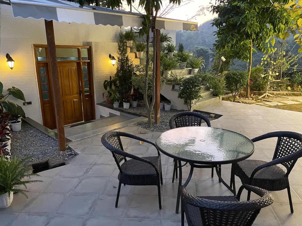 Saraiville- Luxury Riverside Cottages 德拉敦 外观 照片