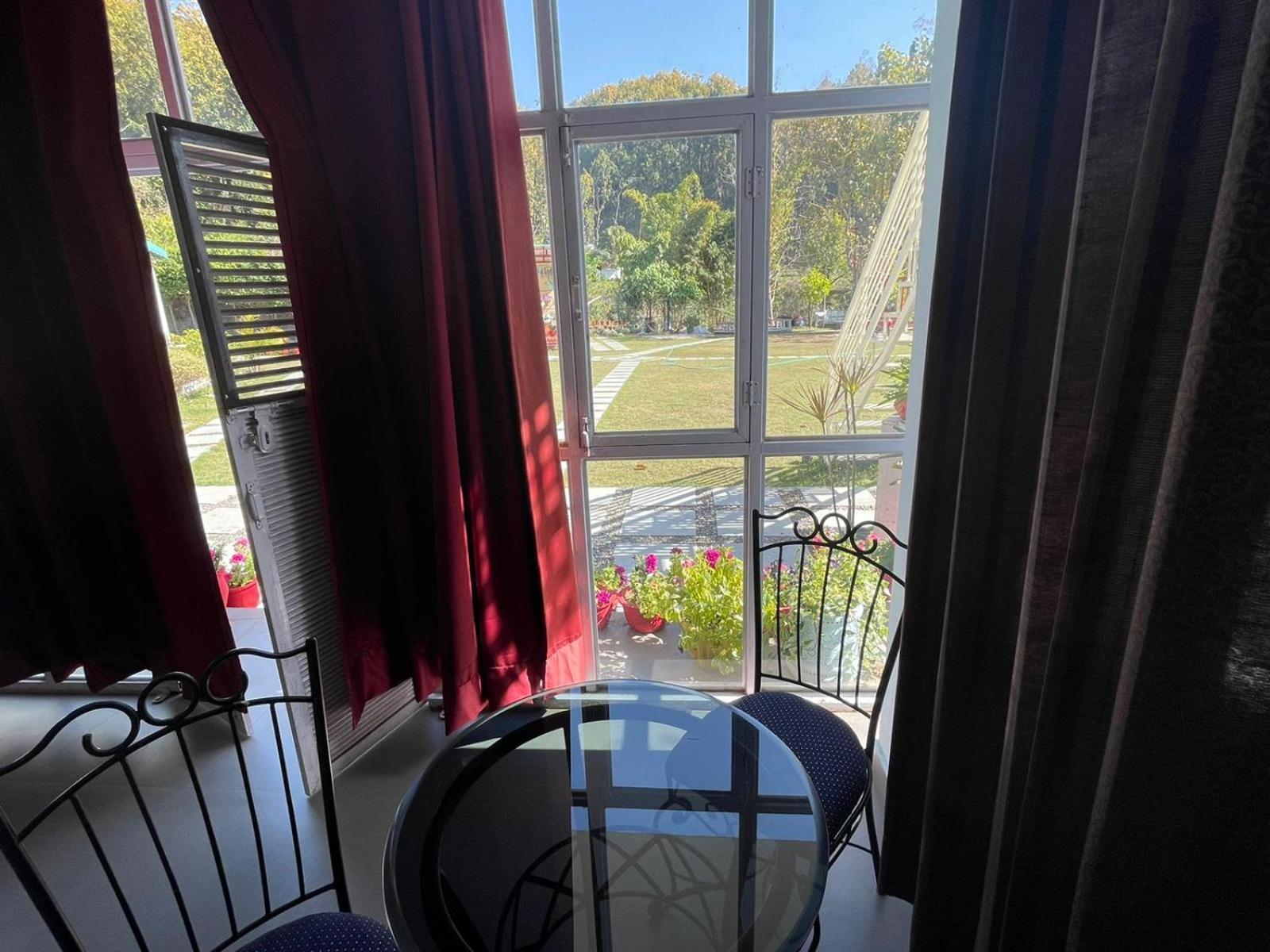 Saraiville- Luxury Riverside Cottages 德拉敦 外观 照片