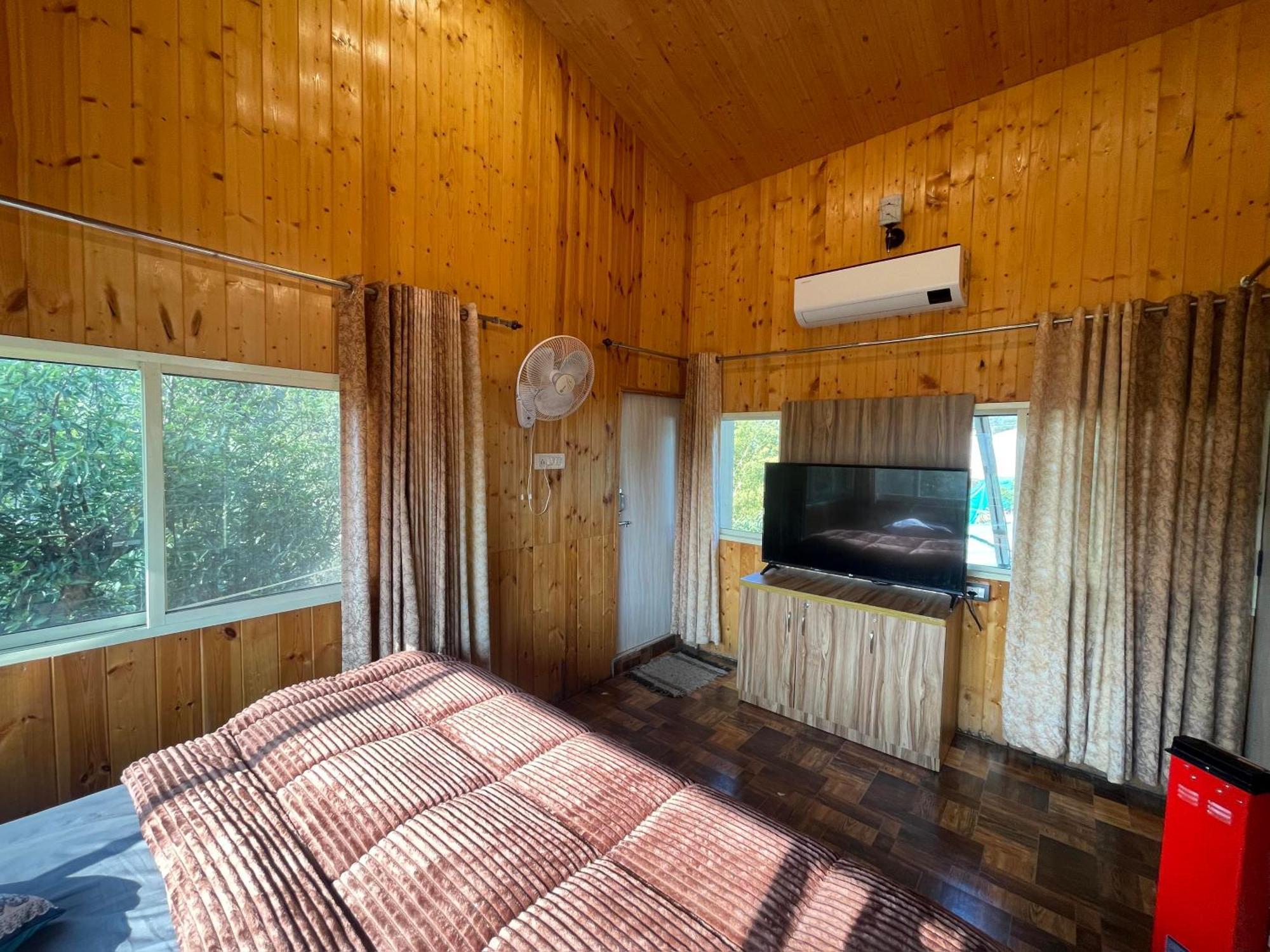 Saraiville- Luxury Riverside Cottages 德拉敦 外观 照片