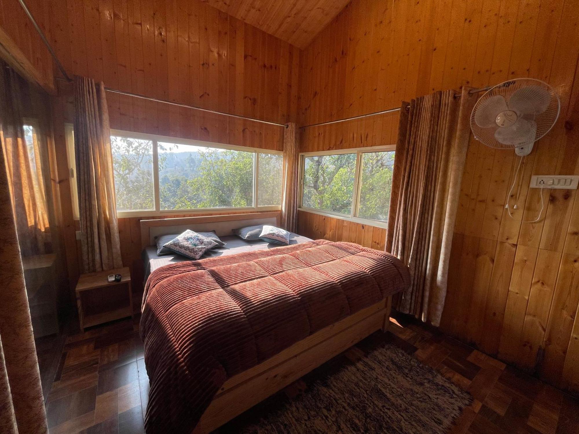 Saraiville- Luxury Riverside Cottages 德拉敦 外观 照片
