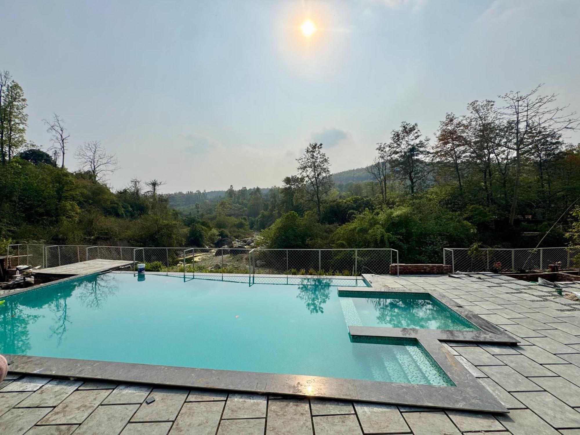 Saraiville- Luxury Riverside Cottages 德拉敦 外观 照片